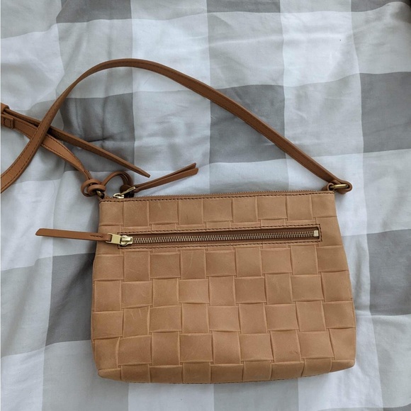 Fossil Handbags - Sale!!!!!Fossil leather tan crossbody purse in great Preowned condition.